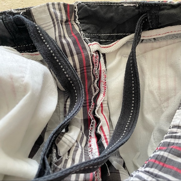 Ecko Unltd | Men Vintage Plaid Cargo Shorts - Picture 7 of 8